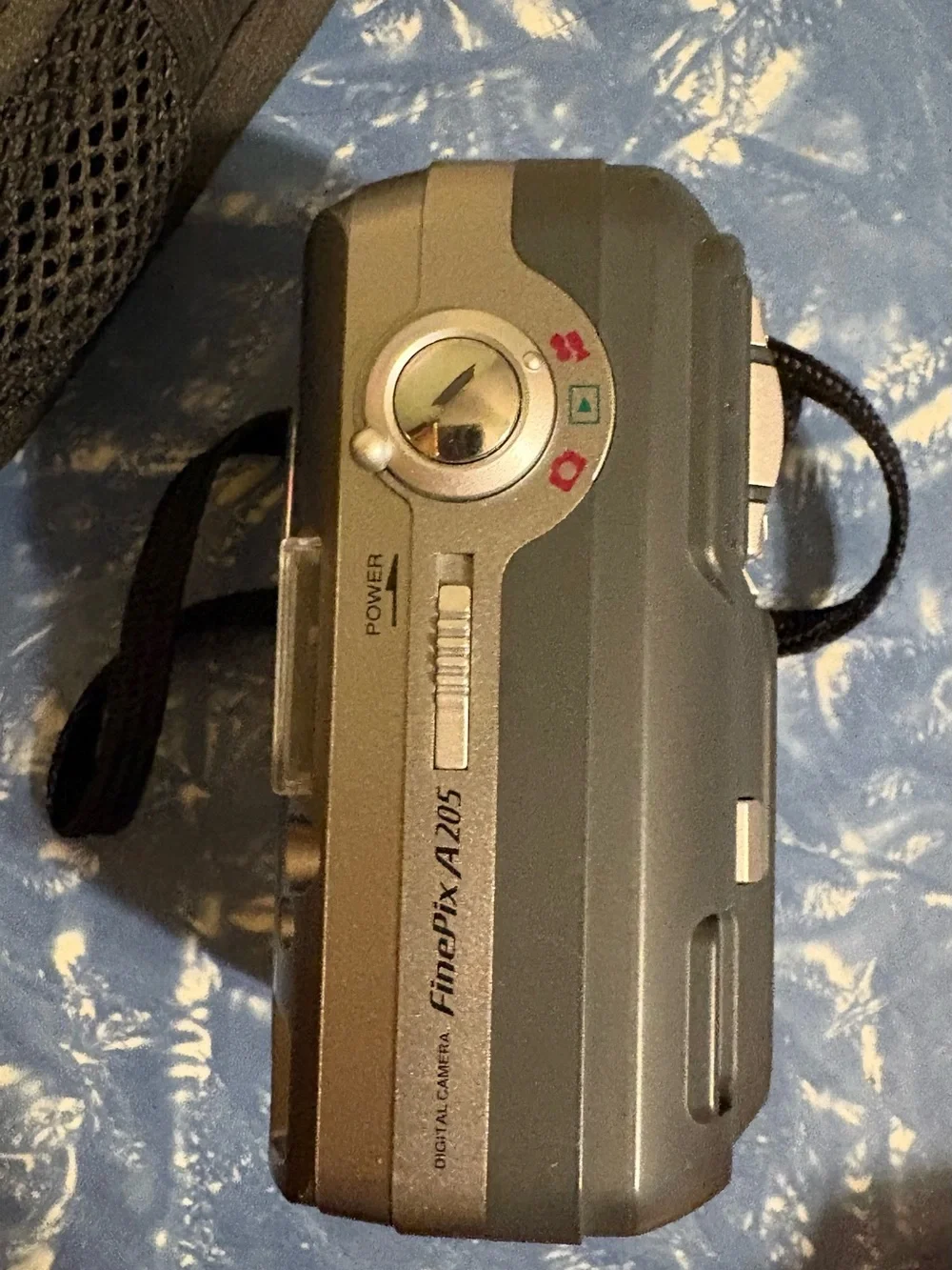 Fujifilm Silver FinePix A205 Compact Digital Camera with Accessories Box & Case
